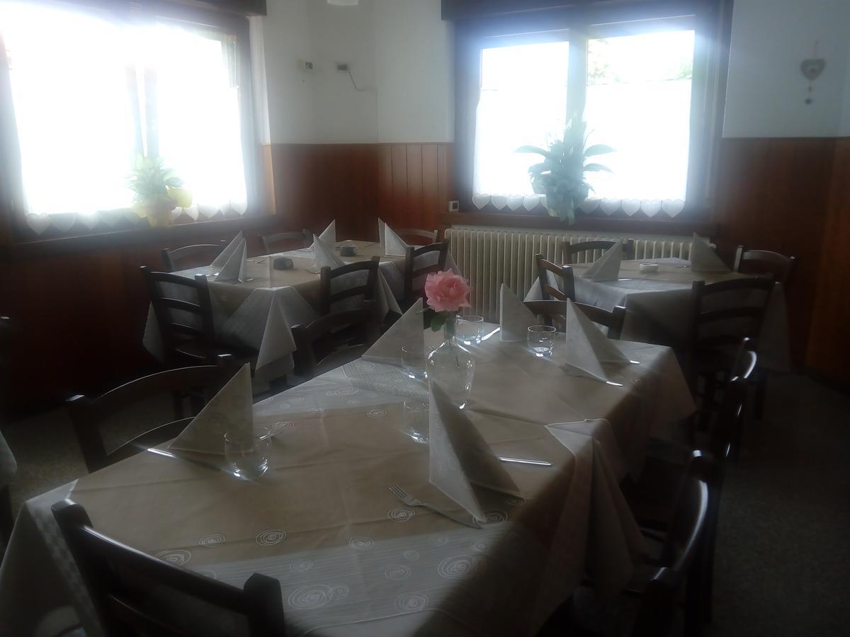 Albergo Alla Pineta Villa Santina Exterior photo