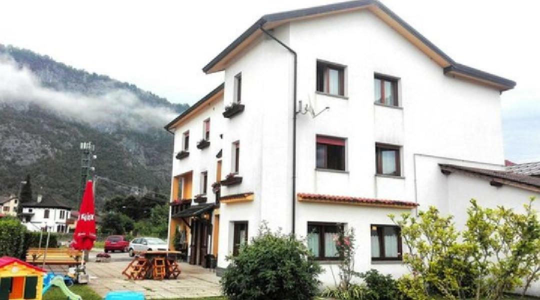 Albergo Alla Pineta Villa Santina Exterior photo